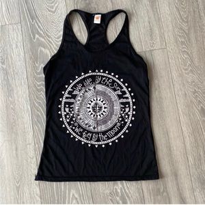 4 For 25$ Graphic Racerback Tank Top. Size Small